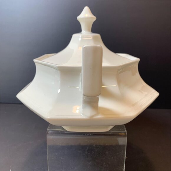 Johnson Bros -Two Available! White Heritage Covered Vegetable Bowl/ Tureen White - Picture 4 of 8